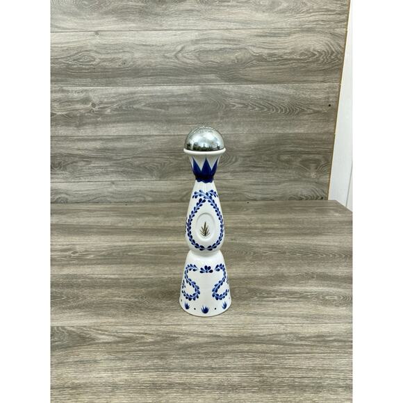 Clase Azul Reposado Tequila White And Blue Empty Bottle 750ML With Cap - Picture 1 of 8